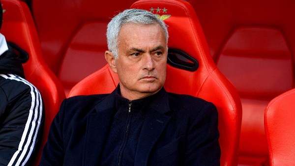 مورينيو يقترب من العودة لتدريب ريال مدريد.. تفاصيل
                                                
                                                
                                                    13/05/2026 09:31 م
                                                
                                                
                                                    أفاد تقرير صحفي، اليوم الأربعاء، اقتراب البرتغالي جوزيه مورينيو، المدير الفني لفريق بنفيكا البرتغالي
