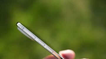 شهد هاتف iPhone 17 Air انخفاضاً قياسياً في السعر بلغ 10 ملايين دونغ فيتنامي: هل يمكن لمواصفاته القوية أن تعوض عن أوجه القصور في الكاميرا؟