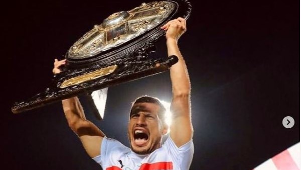 طارق حامد يدعم الزمالك في استاد القاهرة قبل مواجهة سيراميكا كليوباترا بالدوري الممتاز
                                                
                                                
                                                    20/05/2026 08:02 م
                                                
                                                
                                                    حرص طارق حامد لاعب الزمالك السابق على التواجد باستاد القاهرة الدولي، من أجل مؤازرة الفريق الأبيض في مباراة سيراميكا كليوباترا، المقرر لها بعد قليل
