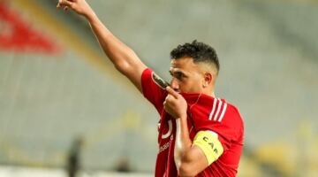 طبيب الأهلي : تريزيجيه يواصل تدريبات التأهيل البدني
                                                
                                                
                                                    12/05/2026 07:21 م
                                                
                                                
                                                    قال الدكتور أحمد جاب الله طبيب الفريق الأول لكرة القدم بالنادي الأهلي إن محمود حسن تريزيجيه، واصل أداء تدريبات التأهيل البدني التي ينفذها بعد إصابته ‏بجرع قطعي أعلى الركبة، تعرض له خلال