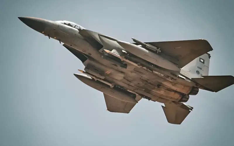 ظُهور مقاتلة F-15SA السعودية مسلحة بصاروخ IRIS-T الألماني لأول مرة