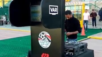 عصر الـVAR في الكرة المصرية.. الأهلي يفرض الهيمنة والزمالك الثاني وبيراميدز يقتحم .. وسيراميكا كليوباترا يتواجد بـ 3 بطولات                                                                                                                                                    24/05/2026 01:22 م                                                                                                                                                    منذ تطبيق تقنية حكم الفيديو المساعد VAR في الكرة المصرية بداية من موسم 2019-2020 دخلت المنافسة المحلية والإفريقية