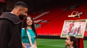 قبل وداع الريدز.. ظهور مفاجئ لمحمد صلاح في أنفيلد صحبة أسرته                                                                                                                                                    20/05/2026 06:59 م                                                                                                                                                    وشارك محمد صلاح ظهوره بشكل مفاجئ  في أنفيلد، صحبة ابنتيه مكة وكيان، في زيارة حملت طابعًا عاطفيًا، عبر حسابه عبر موقع إنستقرام ، استعدادًا لتوديعه الملعب الذي صنع فيه واحدة من أنجح فتراته الكروية، وسط