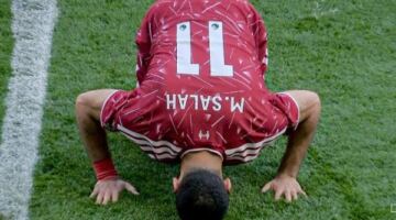 كلمة أخيرة لم يقلها بعد.. الأنفيلد يشهد السجدة الأخيرة لمحمد صلاح.. تفاصيل
                                                
                                                
                                                    25/05/2026 01:25 م
                                                
                                                
                                                    علق الدكتور جمال شعبان عميد معهد القلب الأسبق ، علي اللحظات العاطفية الأخيرة للنجم محمد صلاح على ملعب "أنفيلد"، وسط تكهنات مستمرة حول خطوته الاحترافية القادمة، محتفياً بالإرث التاريخي الكبير الذي يترك