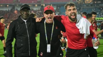 لامين نداي: احتفظت بقائمة أفضل مسددي الزمالك في جيبي طوال المباراة
                                                
                                                
                                                    18/05/2026 11:13 ص
                                                
                                                
                                                    أكد لامين نداي، المدير الفني لفريق اتحاد العاصمة، أنه كان يمتلك قائمة بأفضل مسددي ركلات الترجيح في فريق الزمالك خلال المباراة التي جمعت الفريقين، مشيرًا إلى أنه احتفظ بها في جيبه طوال اللقاء للاستفادة