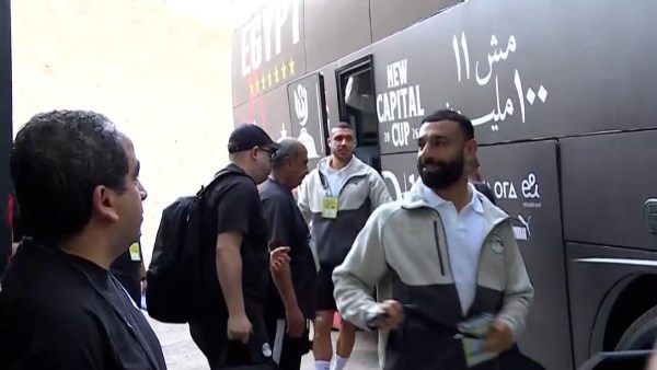لن يشارك.. وصول محمد صلاح ملعب مباراة مصر وروسيا الودية لمؤازرة الفراعنة الكبار                                                                                                                                                       28/05/2026 08:49 م                                                                                                                                                       شهد استاد القاهرة الدولي ظهور نجم منتخب مصر محمد صلاح، رغم عدم مشاركته في المواجهة الودية أمام منتخب روسيا، ضمن برنامج إعداد الفراعنة استعدادًا لبطولة كأس العالم 2026.