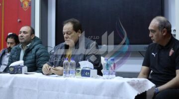 محمد أبو العينين يحفز لاعبي سيراميكا كليوباترا قبل مواجهة الزمالك: لا نلعب إلا للفوز                                                                                                                                                    19/05/2026 07:08 م                                                                                                                                                    حرص محمد أبو العينين، رئيس مجلس إدارة سيراميكا كليوباترا، على عقد جلسة تحفيزية مع لاعبي الفريق قبل المواجهة المرتقبة أمام الزمالك، ضمن منافسات الدوري الممتاز، مطالبًا اللاعبين بتقديم أقصى ما لديهم وتح