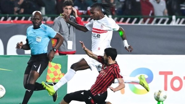 عندما يخسر الزمالك ذهابًا بهدف تبدأ الحكاية.. ريمونتادا أفريقية تتجدد أمام اتحاد العاصمة في نهائي الكونفدرالية
                                                
                                                
                                                    13/05/2026 02:00 م
                                                
                                                
                                                    في تاريخ الزمالك الأفريقي لم تكن الهزيمة خارج الأرض بهدف دون رد نهاية القصة أبدًا بل كثيرًا ما كانت مجرد بداية لواحدة من ليالي العودة الكبرى داخل استاد القاهرة