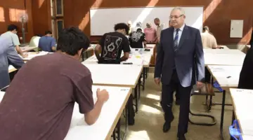 نائب رئيس جامعة عين شمس يتفقد امتحانات الفصل الثاني ويطمئن على راحة الطلاب