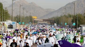 يوم عرفة بالصور.. مشاهد إيمانية مهيبة ولحظات مؤثرة لضيوف الرحمن | أخبار