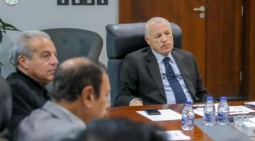 ‎زيادة عدد الأندية بدوري أبطال أفريقيا.. اتحاد الكرة ينهي حالة الجدل
                                                
                                                
                                                    11/05/2026 02:46 ص
                                                
                                                
                                                    كشف الإعلامي جمال الغندور عن حقيقة الأنباء المتداولة خلال الساعات الماضية بشأن زيادة عدد الأندية المصرية المشاركة في بطولة دوري أبطال إفريقيا بداية من الموسم المقبل.