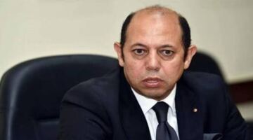 أحمد سليمان: الزمالك سينجح في حل أزمة القيد
                                                
                                                
                                                    02/06/2026 01:59 م
                                                
                                                
                                                    أكد أحمد سليمان، عضو مجلس إدارة نادي الزمالك، أن النادي يمر بمرحلة صعبة تتطلب تكاتف الجميع، مشيرًا إلى وجود بعض الأمور التي تثير التساؤلات حول توقيت إثارة بعض