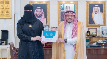 أمير القصيم يستقبل مديرة الأحوال المدنية بالمنطقة