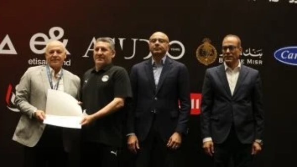 احتفالية كبرى لمنتخب الناشئين باتحاد الكرة
                                                
                                                
                                                    06/06/2026 03:18 م
                                                
                                                
                                                    أقام الاتحاد المصري لكرة القدم، اليوم السبت، برئاسة المهندس هاني أبو ريدة، رئيس مجلس الإدارة، حفل تكريم لبعثة منتخب مصر تحت 17 عامًا، وذلك