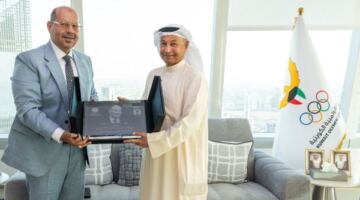 الأولمبية المصرية توقع برتوكول تعاون مع الكويتية بحضور الصباح والمسلم وإدريس
                                                
                                                
                                                    02/06/2026 01:29 ص
                                                
                                                
                                                    في مشهد يعكس تصاعد الحضور المصري على طاولة القرار الأولمبي عربيًا ودوليًا، تواصل اللجنة الأولمبية المصرية برئاسة المهندس ياسر إدريس ترسيخ دورها كقوة فاعلة في صياغة مستقبل الرياضة، عبر بناء تحالفات است