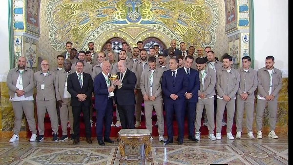 الرئيس الجزائري يكرم اتحاد العاصمة بعد التتويج بلقب الكونفدرالية الأفريقية                                                                                                                                                       03/06/2026 09:46 م                                                                                                                                                       استقبل الرئيس الجزائري عبد المجيد تبون وفد نادي اتحاد العاصمة، وذلك تكريمًا للفريق عقب تتويجه بلقب كأس الكونفدرالية الأفريقية، في إنجاز قاري جديد يضاف إلى سجل الكرة الجزائرية.