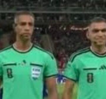الظهور الثاني بالمونديال .. أمين عمر وأبو الرجال ضمن طاقم حكام مباراة العراق والنرويج
                                                
                                                
                                                    13/06/2026 09:36 م
                                                
                                                
                                                    أعلنت لجنة الحكام بالاتحاد الدولي لكرة القدم "فيفا"، طاقم حكام مباراة العراق والنرويج في الجولة الأولى من دور المجموعات ببطولة كأس العالم 2026، المحدد لها الأربعاء المقبل، في تمام الواحدة صباحا.