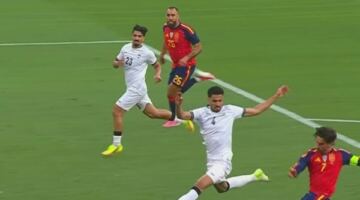 العراق يفرض التعادل على إسبانيا في بروفة المونديال الأخيرة
                                                
                                                
                                                    05/06/2026 12:51 ص
                                                
                                                
                                                    حسم التعادل الإيجابي بنتيجة 1-1 المواجهة الودية التي جمعت منتخبي إسبانيا والعراق مساء الخميس على ملعب ريازور بمدينة لا كورونيا الإسبانية،