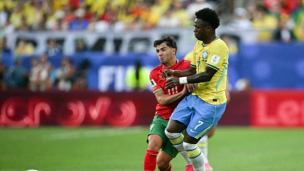 المغرب تواصل إزعاج الكبار وتخرج بتعادل ثمين أمام البرازيل في كأس العالم 2026 | شاهد
                                                
                                                
                                                    14/06/2026 03:17 ص
                                                
                                                
                                                    فرض التعادل الإيجابي 1-1 نفسه على مواجهة منتخب المغرب ونظيره البرازيلي، في المباراة التي أقيمت على ملعب "ميتلايف
