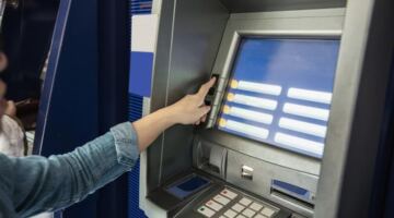 انسَ سحب الفيزا.. طرق آمنة للحصول على راتبك دون أعطال