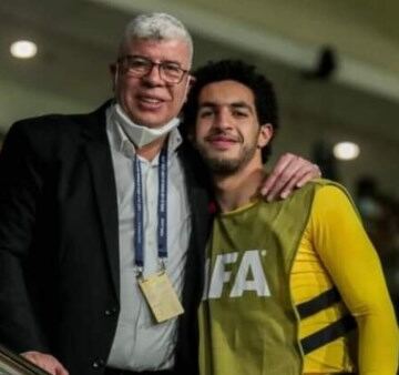 بطريقة غير متوقعة.. أحمد شوبير يمازح نجله مصطفى بعد تألقه أمام البرازيل
                                                
                                                
                                                    07/06/2026 06:27 ص
                                                
                                                
                                                    مازح الإعلامي أحمد شوبير نجله مصطفى شوبير، حارس مرمى الأهلي ومنتخب مصر، بعد الأداء المميز الذي قدمه خلال مواجهة البرازيل..