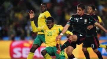 موعد مباراة المكسيك ضد جنوب إفريقيا والقنوات الناقلة في كأس العالم 2026                                                                                                                                                       11/06/2026 01:55 م                                                                                                                                                       تتوجه أنظار عشاق كرة القدم في مختلف أنحاء العالم نحو ملعب أزتيكا بالعاصمة المكسيكية مكسيكو سيتي، انتظارا لافتتاح منافسات بطولة كأس العالم