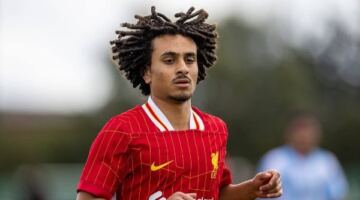 بعد محمد صلاح.. مصري آخر يودع ليفربول مع نهاية عقده
                                                
                                                
                                                    10/06/2026 12:32 م
                                                
                                                
                                                    قبل انطلاق الموسم الجديد، أسدل نادي ليفربول الإنجليزي الستار على مشوار مجموعة من لاعبي أكاديميته، بعد اتخاذ قرار بعدم تجديد عقودهم التي انتهت بنهاية الموسم الحالي.