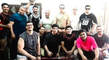 بعد نهاية التجارب.. اتحاد القوة البدنية يختار لاعبي منتخب مصر للمشاركة في بطولة العالم بإنجلترا
                                                
                                                
                                                    14/06/2026 12:28 ص
                                                
                                                
                                                    أسفرت تجارب بطولة العالم للقوة البدنية عن اختيار المنتخب الأول والمكون من خمس لاعبين للمشاركة في بطولة العالم المقرر إقامتها في إنجلترا خلال شهر سبتمبر 2026