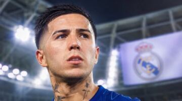 تشيلسي يحدد 120 مليون إسترليني لرحيل فرنانديز وسط اهتمام ريال مدريد                                                                                                                                                       09/06/2026 10:50 ص                                                                                                                                                       كشفت صحيفة «ديلي ميل» البريطانية أن إدارة تشيلسي حددت مبلغ 120 مليون جنيه إسترليني للموافقة على رحيل لاعب الوسط الأرجنتيني إنزو فرنانديز خلال فترة الانتقالات الصيفية الحالية.