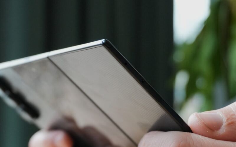 تم تسريب مواصفات هاتف Galaxy Z Fold8: يزن 201 غرامًا ويتميز ببطارية شحن مطورة بقوة 45 واط.