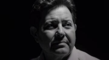 «حبيبي».. قصة أغنية رومانسية كانت ستجمع هاني شاكر ويارا 05/06/2026 09:37 م في مفاجأة فنية تكشف عن تعاون كان من المنتظر أن يجمع اثنان من أبرز نجوم الغناء في العالم العربي، كشف المنتج ياسر زايد أن كان من المفترض هناك أغنية رومانسية جرى التحضير لها منذ فترة لتجمع بين أمير الغنا