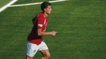 حمزة عبد الكريم أصغر نجوم كأس العالم 2026 06/06/2026 03:40 م تشهد بطولة كأس العالم 2026 ظهور مجموعة من المواهب الشابة التي تستعد لتسجيل أولى خطواتها على أكبر مسرح كروي في العالم