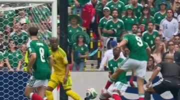خوليان كينيونيس يفتتح أهداف كأس العالم للمكسيك في جنوب إفريقيا 11/06/2026 10:22 م سجل خوليان كينيونيس الهدف الأول لمنتخب المكسيك في مرمى منتخب جنوب إفريقيا لتصبح