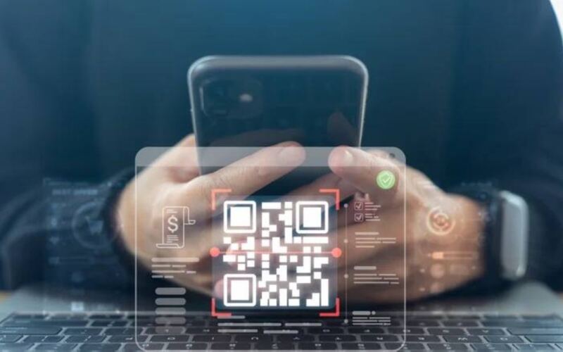 رمز QR على شاشة هاتفك؟ إليك حيلة بسيطة لمسحه دون الحاجة إلى جهاز آخر