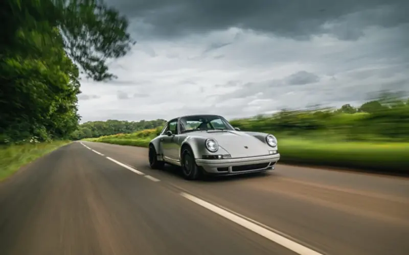سيارة ثيون ديزاين بورش 911 (964): سيارة كلاسيكية معاد تصميمها مصنوعة من ألياف الكربون تخطف الأنفاس من سيارة GT3 الحديثة