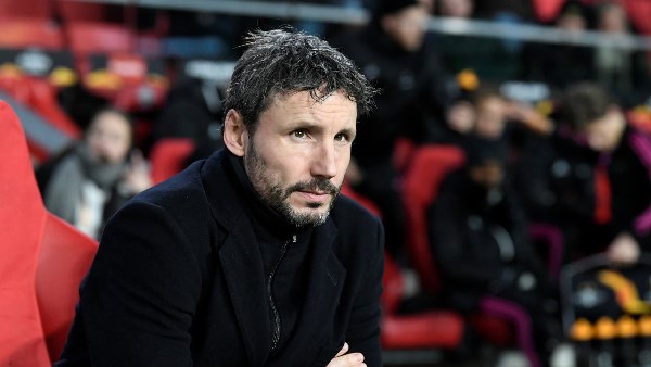 صحيفة إيطالية: فان بوميل يقترب من تدريب الأهلي.. والمطالب المالية قد تعرقل الصفقة                                                                                                                                                       01/06/2026 03:03 م                                                                                                                                                       دخل النادي الأهلي مرحلة متقدمة من البحث عن مديره الفني الجديد، بعدما برز اسم الهولندي مارك فان بوميل كأحد أبرز المرشحين لتولي القيادة الفنية للفريق