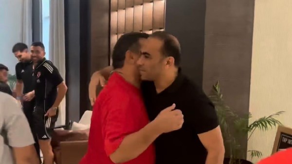 عبد الحفيظ ووائل جمعة يجتمعان مع عموتة لمناقشة ملف المهاجم الأجنبي                                                                                                                                                       12/06/2026 05:15 ص                                                                                                                                                       كشف الإعلامي ابراهيم عبدالجواد عن اجتماع بين سيد عبد الحفيظ والميديا الفني الجديد للنادي الاهلي لحسم عدد من الصفقات .