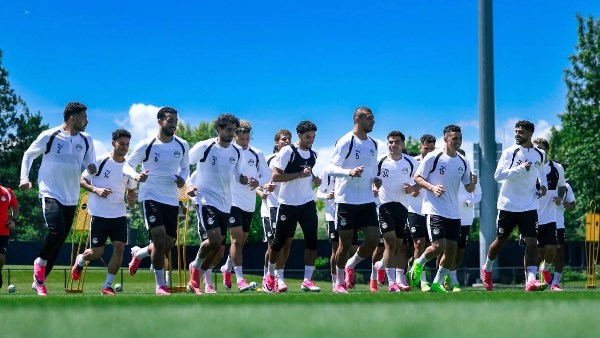 عضو اتحاد الكرة يكشف كواليس معسكر منتخب مصر.. ومفاجأة بشأن احتفالية محمد صلاح                                                                                                                                                       14/06/2026 01:20 ص                                                                                                                                                       أكد مصطفى أبو زهرة، عضو مجلس إدارة الاتحاد المصري لكرة القدم، أن أجواء معسكر منتخب مصر قبل انطلاق مشواره في كأس العالم