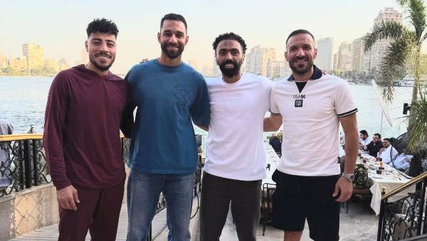 على النيل.. حسين الشحات رفقة لاعبي الأهلي السابقين: ولاد رزق                                                                                                                                                       09/06/2026 10:11 م                                                                                                                                                       نشر نجم الاهلي حسين الشحات، صورة تجمعة بلاعبي الأهلي السابقين، خلال تواجدهم في أحد المطاعم المطلة على نهر النيل بالقاهرة عبر حسابه الشخصي بموقع التواصل الاجتماعي إنستجرام.