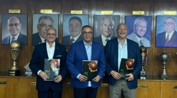 عمرو مصيلحي وأحمد حسن يوقعان عقود استضافة سبورتنج للبطولة العربية للأندية لسيدات السلة                                                                                                                                                    11/06/2026 04:33 م                                                                                                                                                    وقع عمرو مصيلحي، رئيس الاتحاد المصري لكرة السلة ونائب رئيس الاتحاد العربي، وأحمد حسن رئيس مجلس إدارة نادي سبورتنج، عقود استضافة نادي سبورتنج للبطولة العربية السابعة والعشرين لكرة السلة سيدات للأندية،