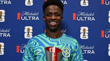 «فينيسيوس جونيور» يحصد لقب رجل مباراة المغرب والبرازيل في كأس العالم 2026 | صور                                                                                                                                                       14/06/2026 04:00 ص                                                                                                                                                       حصل النجم البرازيلي فينيسيوس جونيور، لاعب ريال مدريد، على جائزة أفضل لاعب في مواجهة منتخب المغرب، التي انتهت بالتعادل 1-1، ضمن منافسات الجولة الأولى