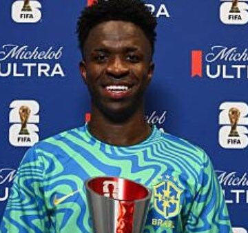 «فينيسيوس جونيور» يحصد لقب رجل مباراة المغرب والبرازيل في كأس العالم 2026 | صور
                                                
                                                
                                                    14/06/2026 04:00 ص
                                                
                                                
                                                    حصل النجم البرازيلي فينيسيوس جونيور، لاعب ريال مدريد، على جائزة أفضل لاعب في مواجهة منتخب المغرب، التي انتهت بالتعادل 1-1، ضمن منافسات الجولة الأولى