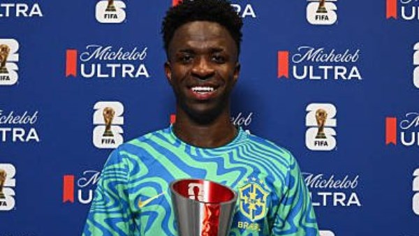 «فينيسيوس جونيور» يحصد لقب رجل مباراة المغرب والبرازيل في كأس العالم 2026 | صور
                                                
                                                
                                                    14/06/2026 04:00 ص
                                                
                                                
                                                    حصل النجم البرازيلي فينيسيوس جونيور، لاعب ريال مدريد، على جائزة أفضل لاعب في مواجهة منتخب المغرب، التي انتهت بالتعادل 1-1، ضمن منافسات الجولة الأولى