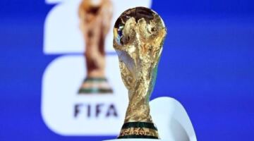 قبل كأس العالم 2026.. هل كان مونديال 1954 أغرب نسخة في التاريخ؟ 06/06/2026 10:47 ص بينما يستعد العالم لانطلاق كأس العالم 2026 بنظامه الجديد الذي يضم 48 منتخبًا، تبقى بعض النسخ القديمة شاهدة على قصص يصعب تصديقها، ولعل نسخة 1954