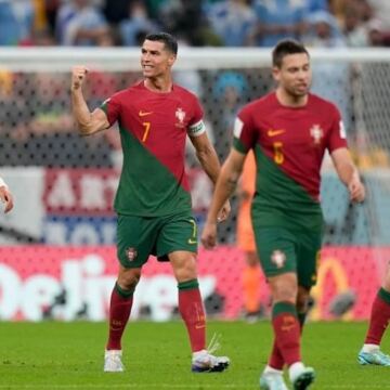 قرار حاسم من لاعبي منتخب البرتغال في كأس العالم
                                                
                                                
                                                    14/06/2026 12:58 م
                                                
                                                
                                                    قرر لاعبي منتخب البرتغال بالكامل ارتداء حظاظات عليها اسم ديجيو جوتا نجم ليفربول والمنتخب خلال كل مباريات  المنتخب في كاس العالم تخليدا لذكراه