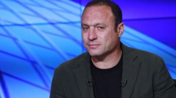 لا للمجازفة.. تصريحات مثيرة من نادر السيد عن منتخب مصر وكأس العالم 09/06/2026 04:31 ص أكد نادر السيد، حارس مرمى منتخب مصر السابق، أن مجموعة منتخب مصر في المنافسات المقبلة ليست سهلة على الإطلاق، مشيرًا إلى ضرورة التعامل بجدية كاملة مع جميع المنتخبات.