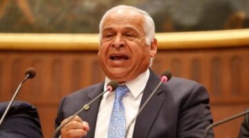 لازم تدوس.. رسالة غامضة من فرج عامر: الحياة لا تحترم إلا الأقوياء 12/06/2026 10:54 ص وجه فرج عامر رئيس نادي سموحة السابق رسالة غامضة ومثيرة عبر حسابه على موقع فيسبوك، تحدث فيها عن أهمية القوة والجدية في مواجهة صعوبات الحياة.