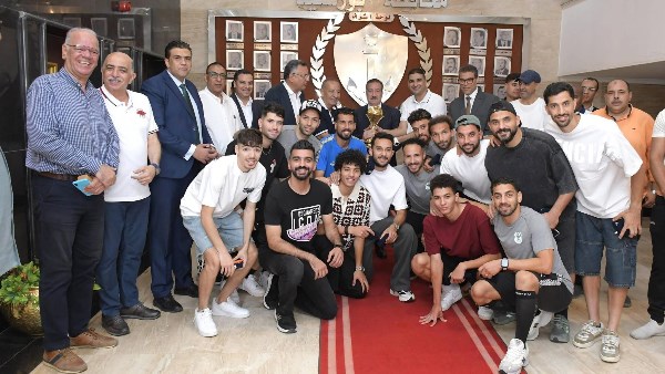 محافظ بورسعيد يستقبل لاعبي المصري بعد التتويج ببطولة كأس عاصمة مصر
                                                
                                                
                                                    09/06/2026 06:13 م
                                                
                                                
                                                    





استقبل اللواء إبراهيم أبو ليمون محافظ بورسعيد، اليوم، لاعبي الفريق الأول لكرة القدم بالنادي المصري وأعضاء مجلس إدارة النادي، برئاسة كامل ابو علي، وذلك عقب تتويج الفريق ببطولة كأس عاصمة مصر، في إ