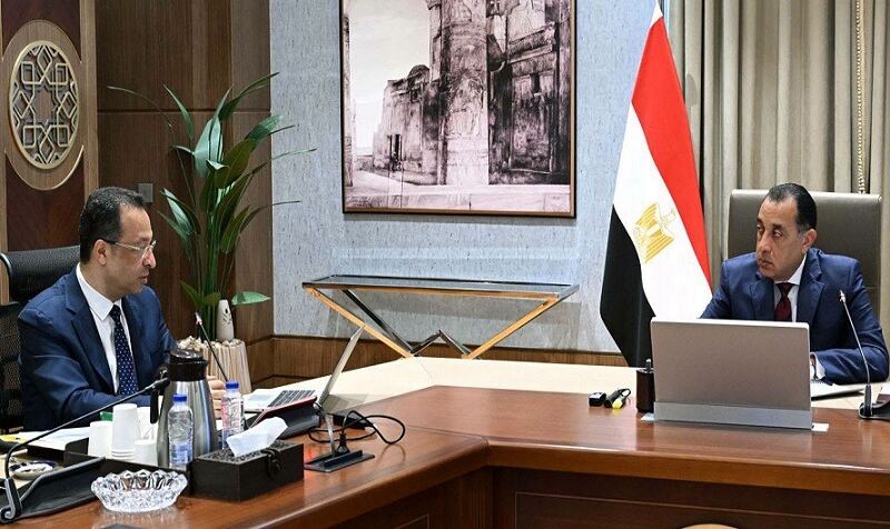 مصر تستهدف زيادة صادرات التعهيد إلى 6 مليارات دولار وتصنيع 15 مليون هاتف محليا