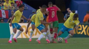 ملحمة أسود الأطلس.. ماذا قالت صحف المغرب عن التعادل أمام البرازيل؟
                                                
                                                
                                                    14/06/2026 09:12 ص
                                                
                                                
                                                    احتفت الصحف المغربية بالتعادل المثير الذي حققه منتخب المغرب أمام البرازيل بنتيجة 1-1 في افتتاح مشواره ببطولة كأس العالم 2026، معتبرة أن هذا التعادل يعكس